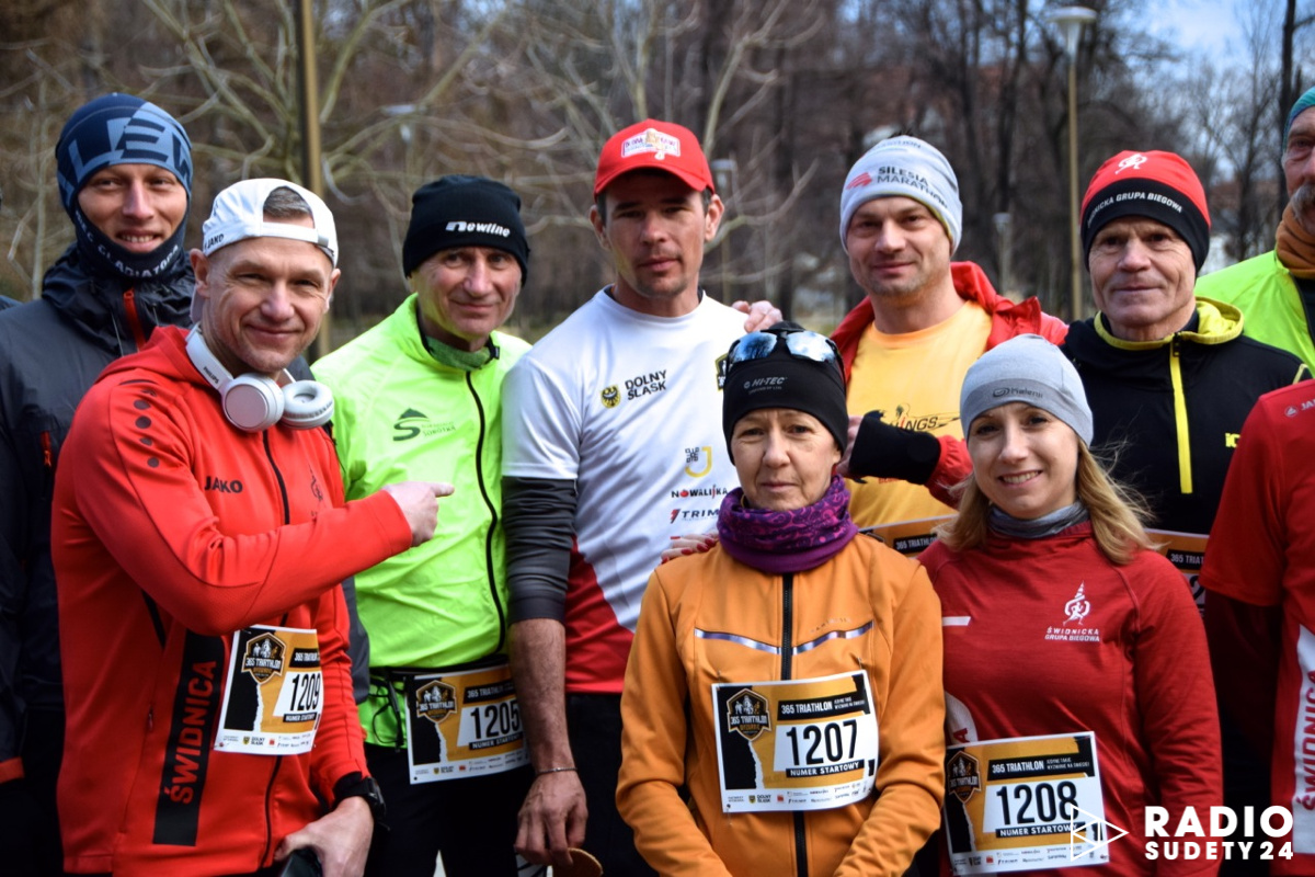 Adrian Kostera bije rekord świata w Świdnicy. Codziennie  biega z mieszkańcami [AUDIO+FOTO]