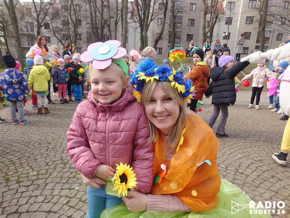 Przedszkolaki z radością przywitały wiosnę w Strzegomiu [AUDIO+FOTO]