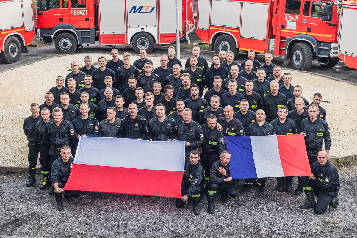 Polscy strażacy zakończyli akcję we Francji. Są w drodze do kraju [FOTO]